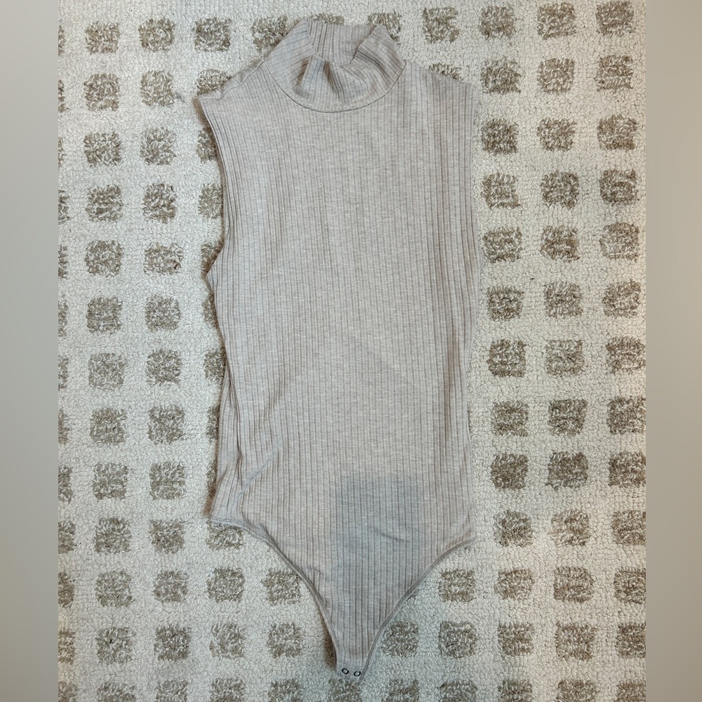 Abercrombie & Fitch Ribbed Sleeveless Mock Neck Top - Light Beige